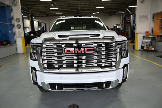 New 2026 GMC Sierra 3500 Denali w/ Denali Reserve Package image 2