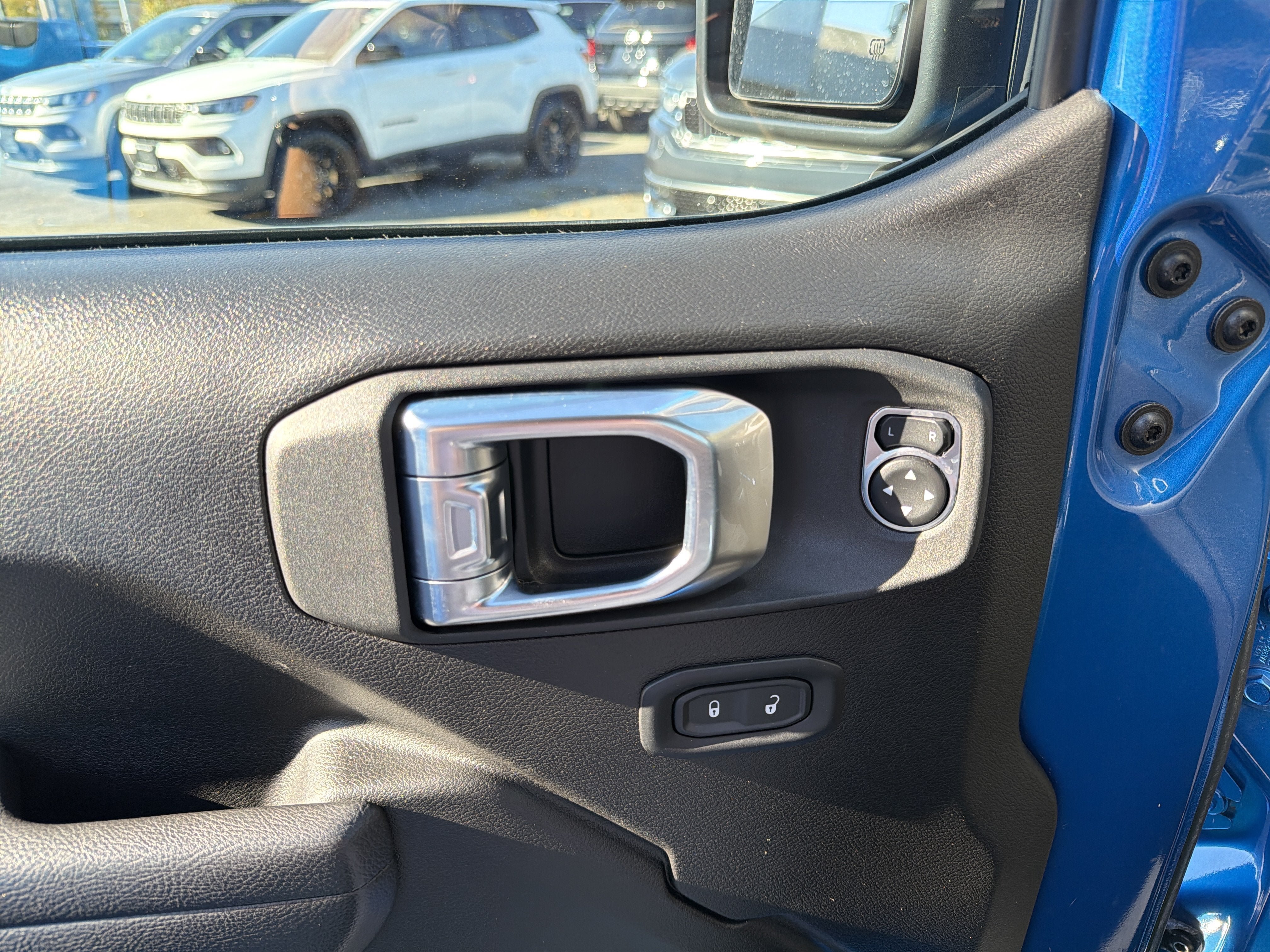 Used 2024 Jeep Wrangler Unlimited AWD/4WD image 15