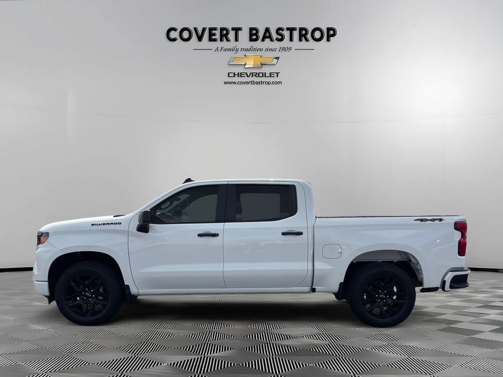 Used 2024 Chevrolet Silverado 1500 Custom w/ Dark Appearance Package AWD/4WD image 4