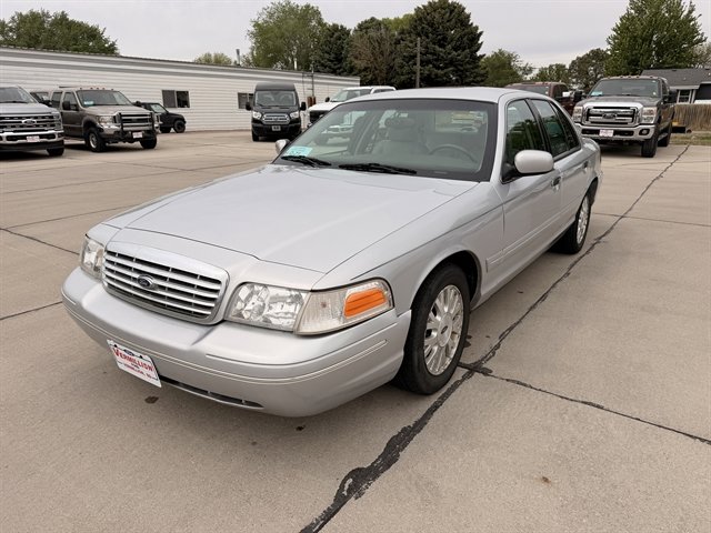 Used 2003 Ford Crown Victoria LX RWD image 11