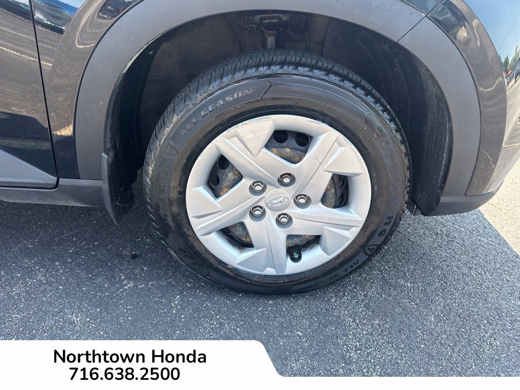 Used 2021 Hyundai Venue SE FWD image 18