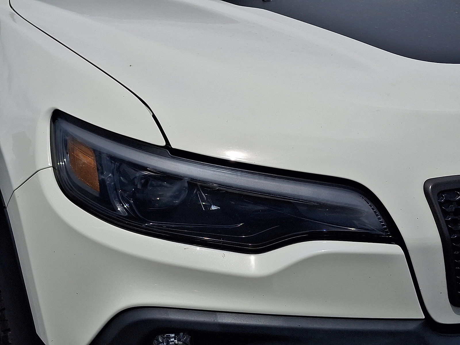 Used 2019 Jeep Cherokee Trailhawk AWD/4WD image 9