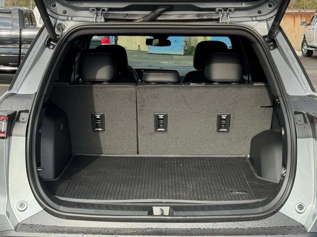 New 2027 Chevrolet Equinox LT w/ Convenience Package II FWD image 24