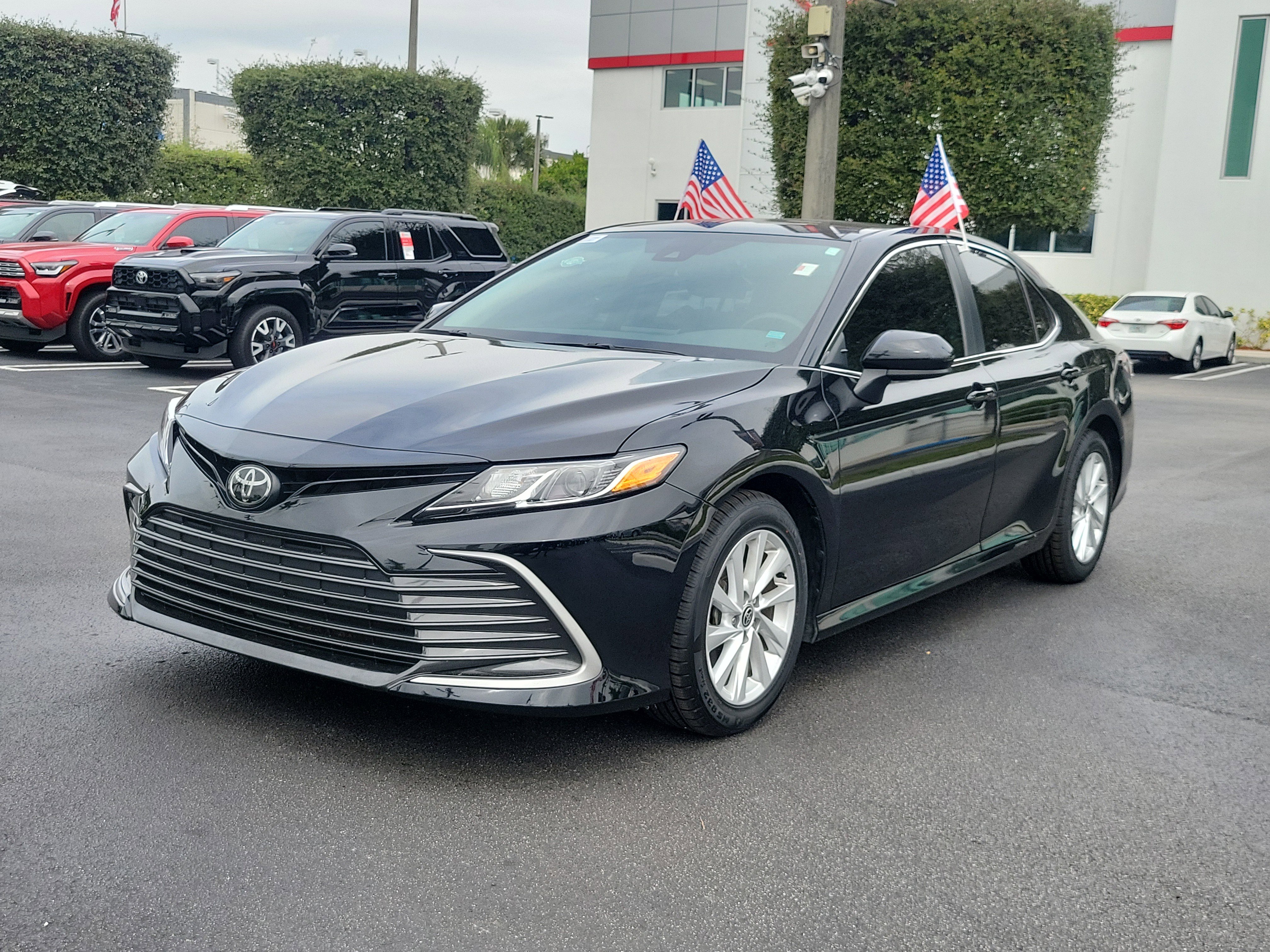 Used 2023 Toyota Camry LE image 6