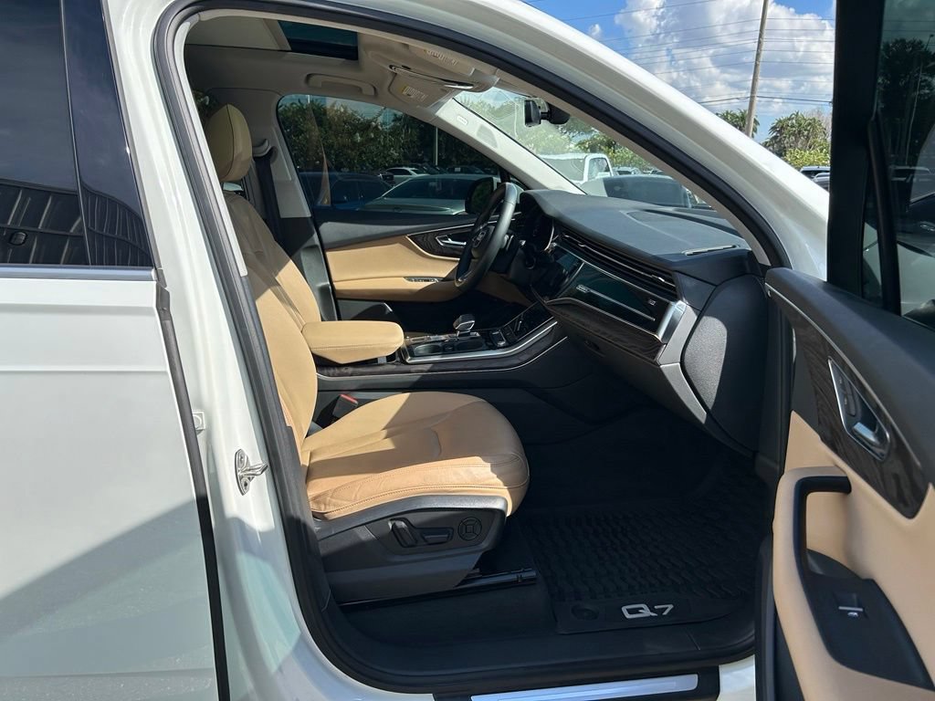 Used 2021 Audi Q7 2.0T Premium Plus w/ Executive Package AWD/4WD image 40