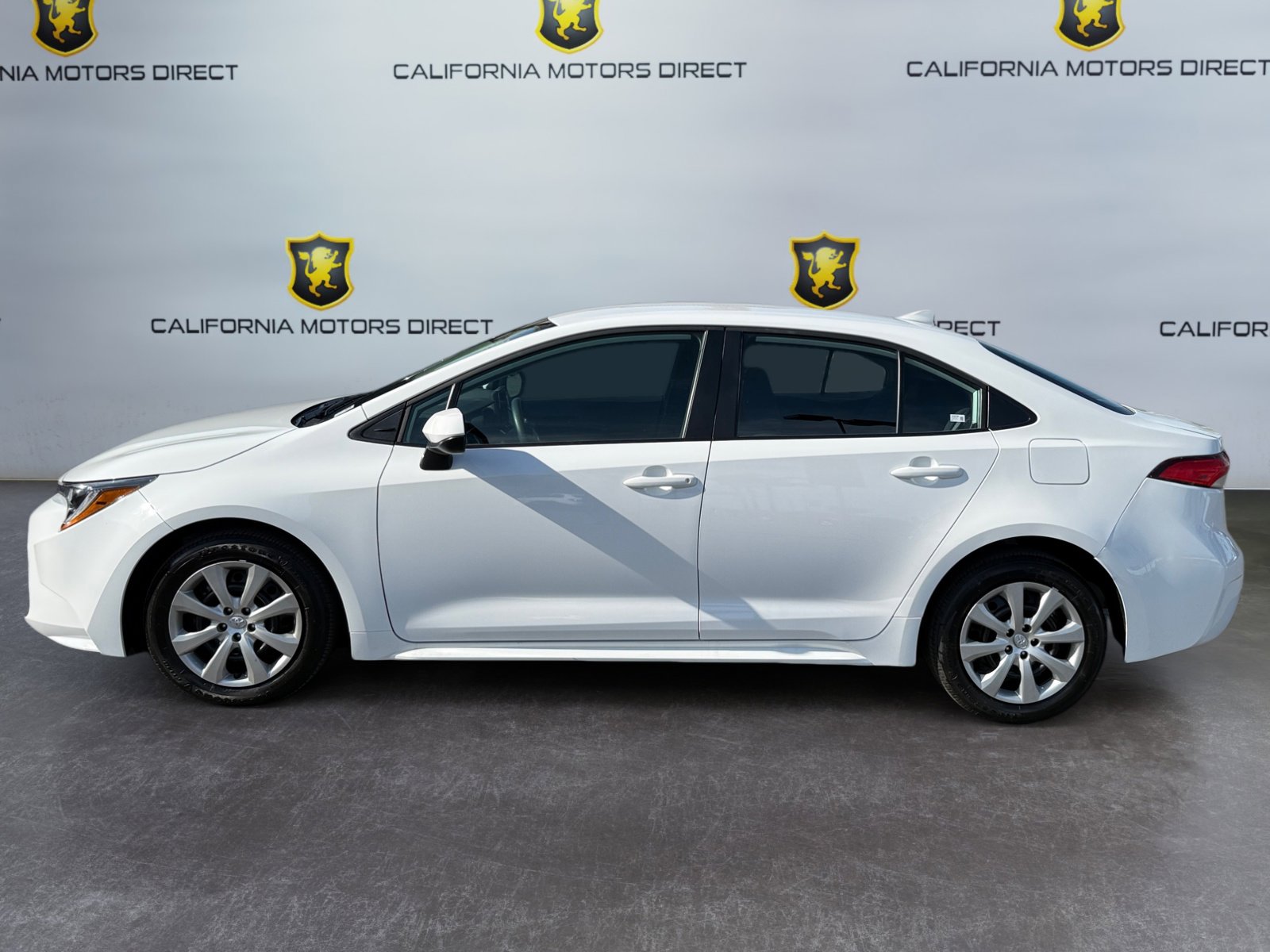 Used 2025 Toyota Corolla LE image 2