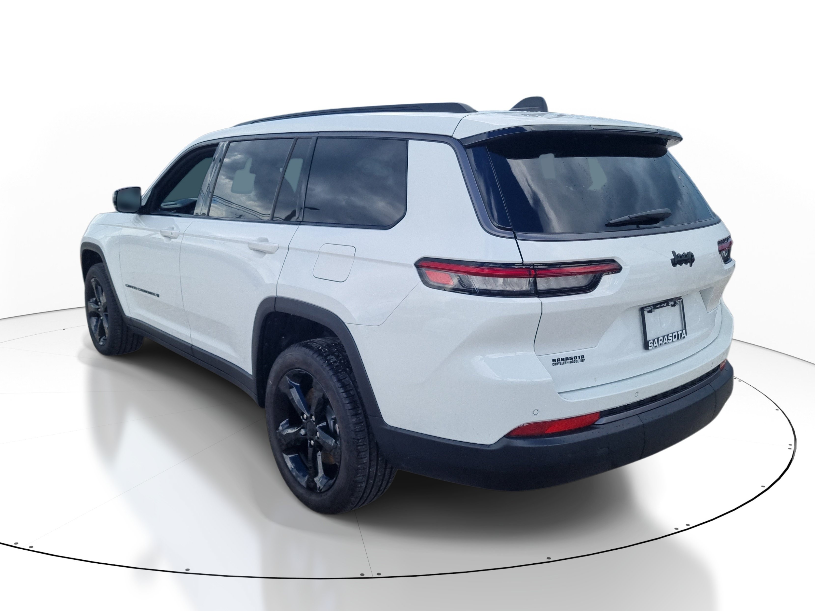 Used 2026 Jeep Grand Cherokee L Limited w/ Limited Altitude Package RWD image 4