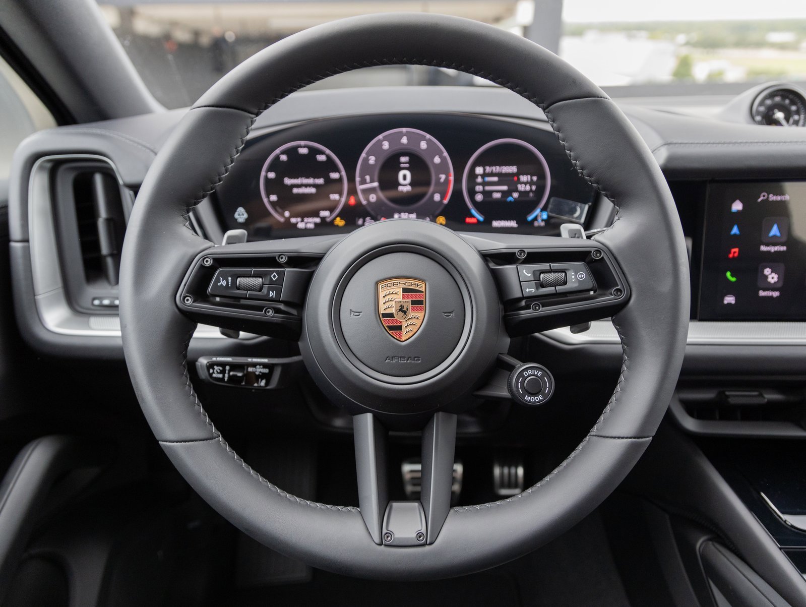 Used 2025 Porsche Cayenne S image 13