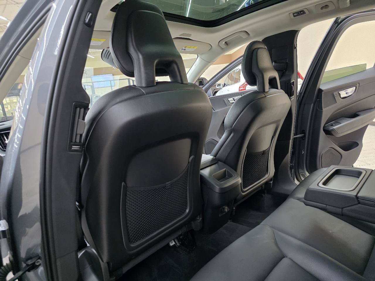 Used 2018 Volvo XC60 T5 Momentum w/ Convenience Package AWD/4WD image 27