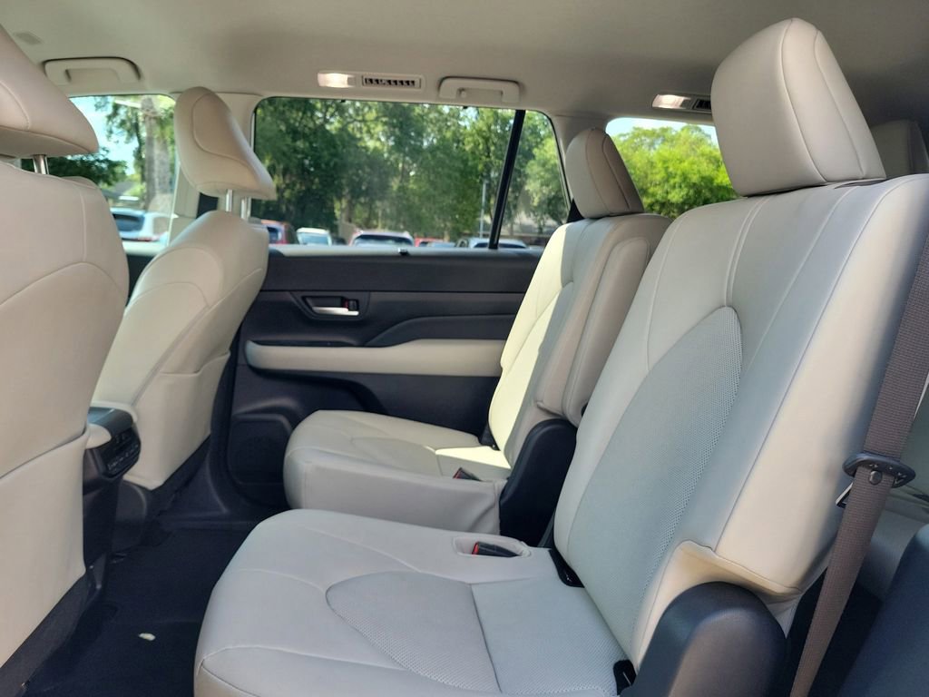 Used 2024 Toyota Grand Highlander AWD image 12