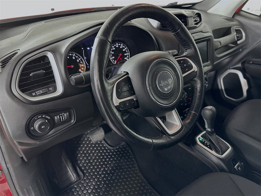 Used 2018 Jeep Renegade Latitude w/ Cold Weather Group image 14