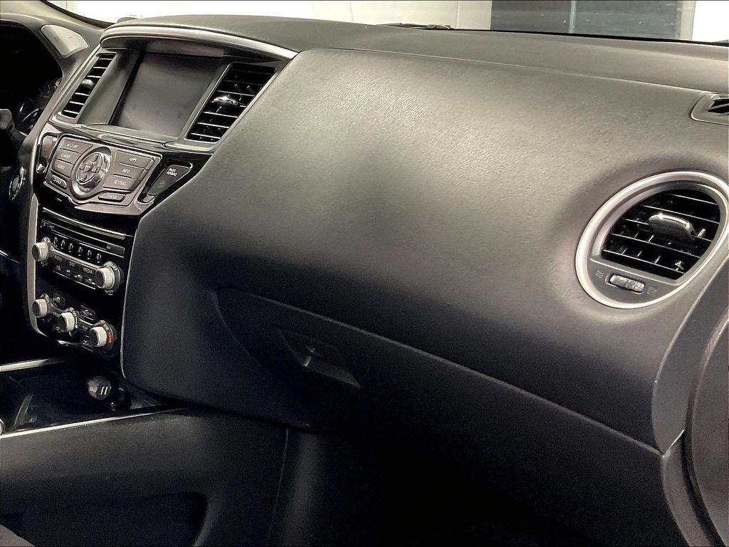 Used 2020 Nissan Pathfinder SV AWD/4WD image 13