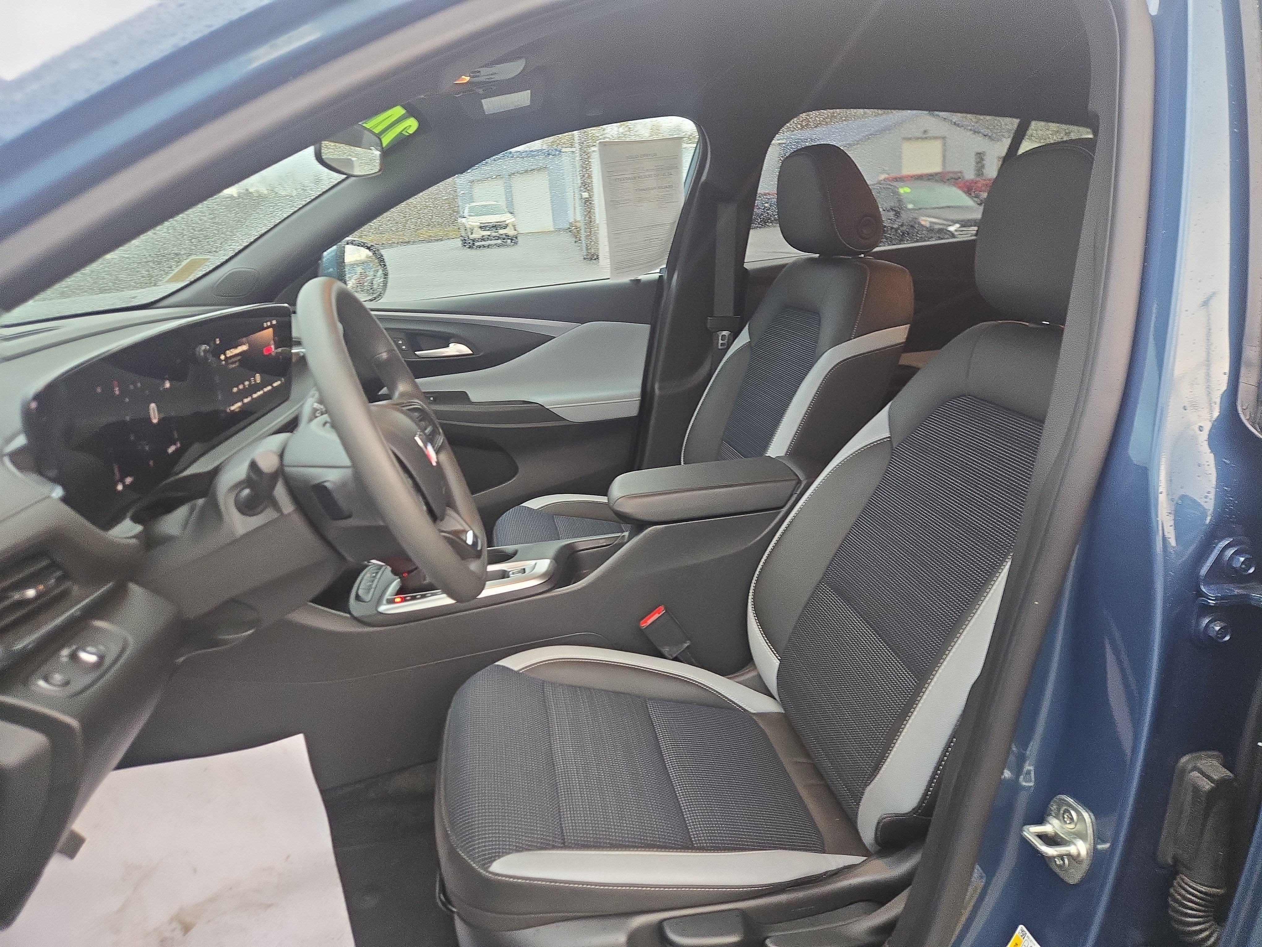 Used 2024 Buick Envista Preferred w/ Advanced Safety Package image 12