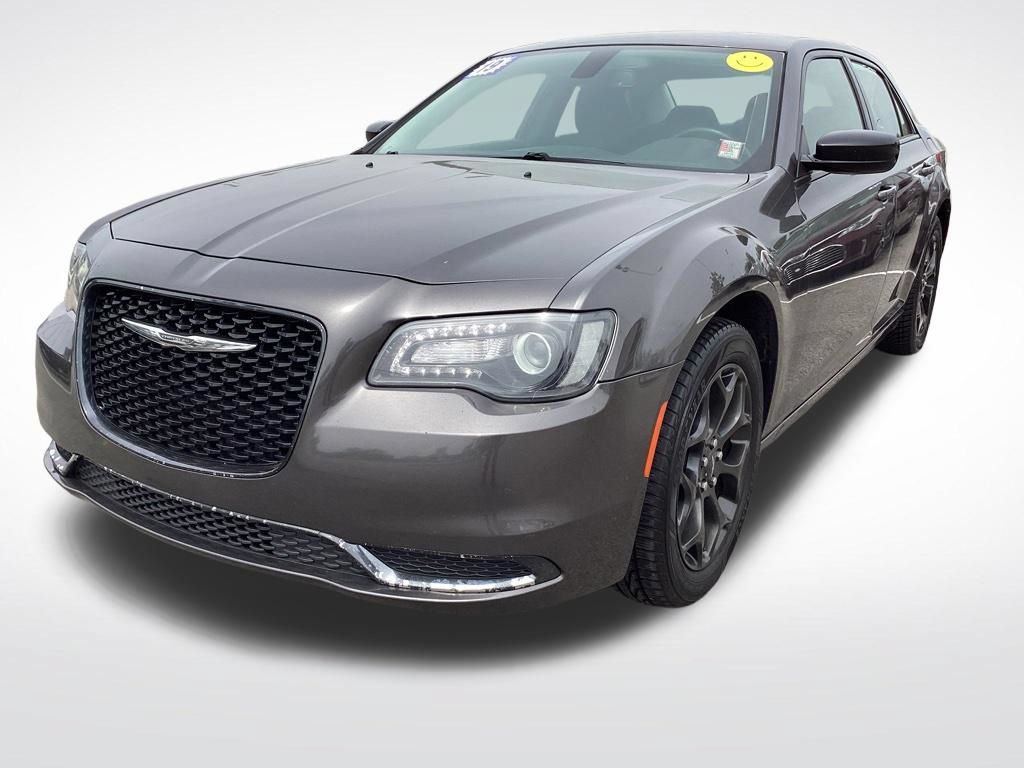 Used 2019 Chrysler 300 Touring w/ Sport Appearance Package AWD/4WD image 5