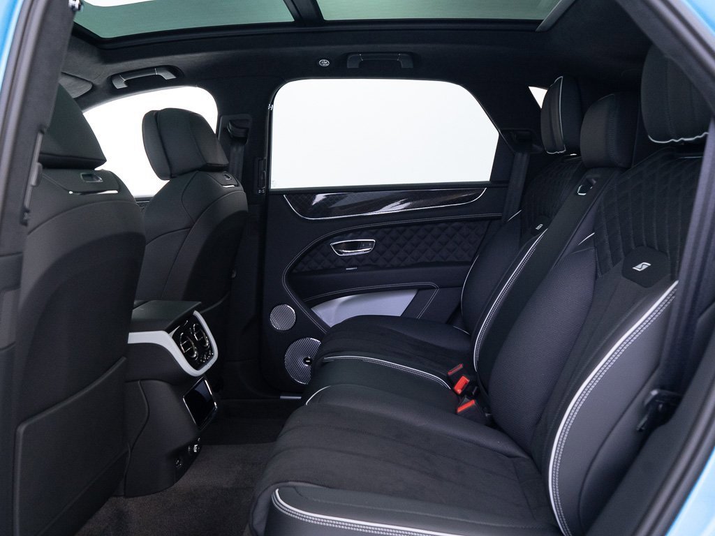 Used 2025 Bentley Bentayga image 23