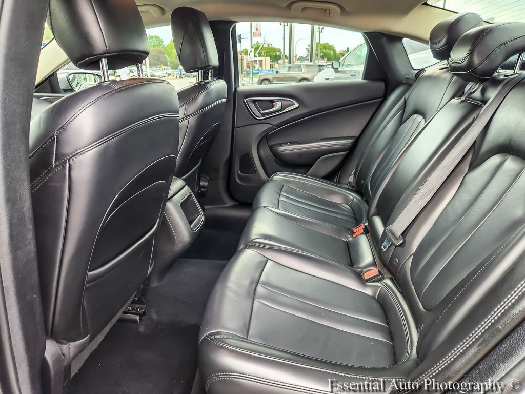 Used 2017 Chrysler 200 Limited Platinum FWD image 9