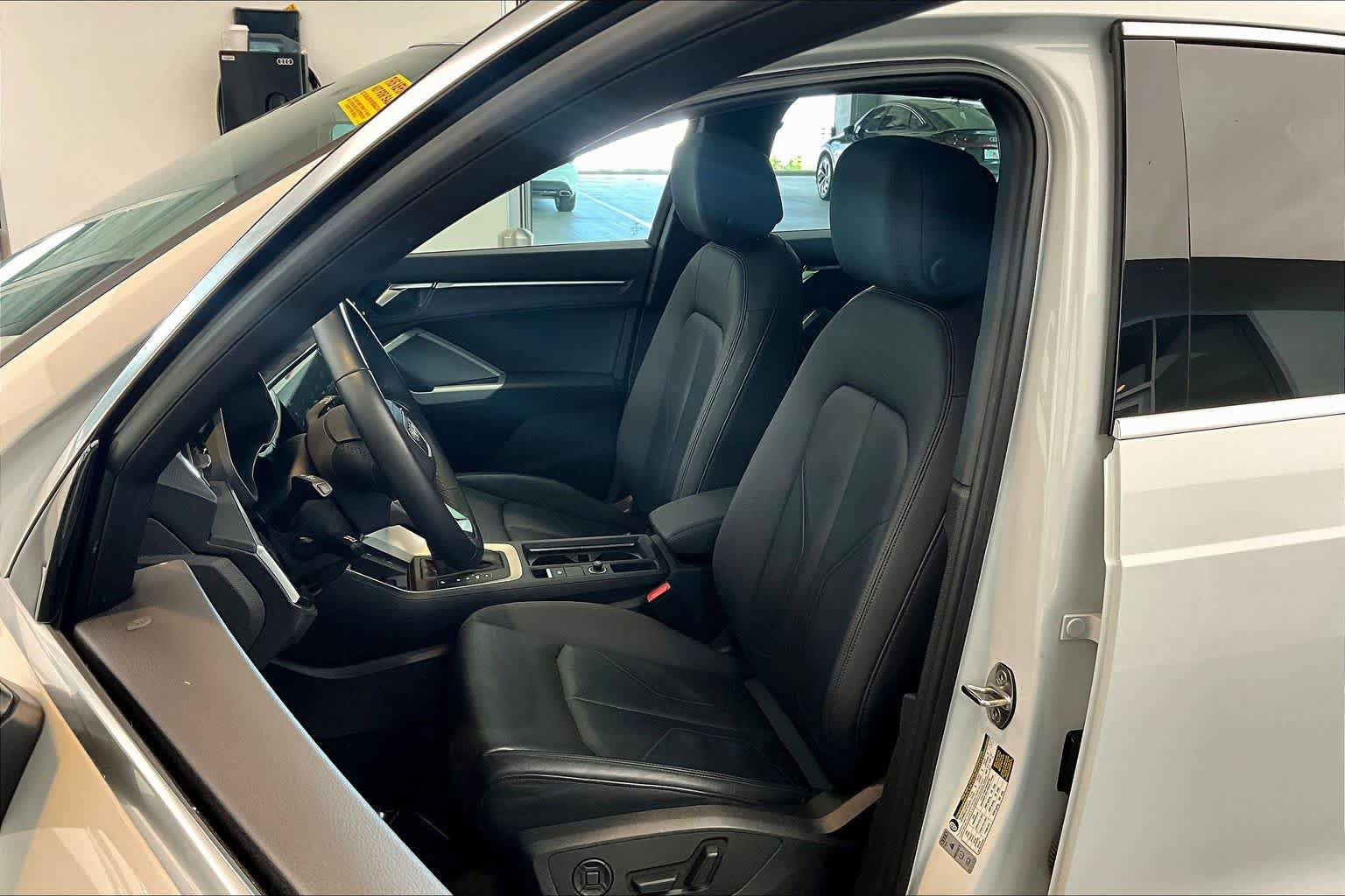 Used 2024 Audi Q3 2.0T Premium w/ Convenience Package AWD/4WD image 8