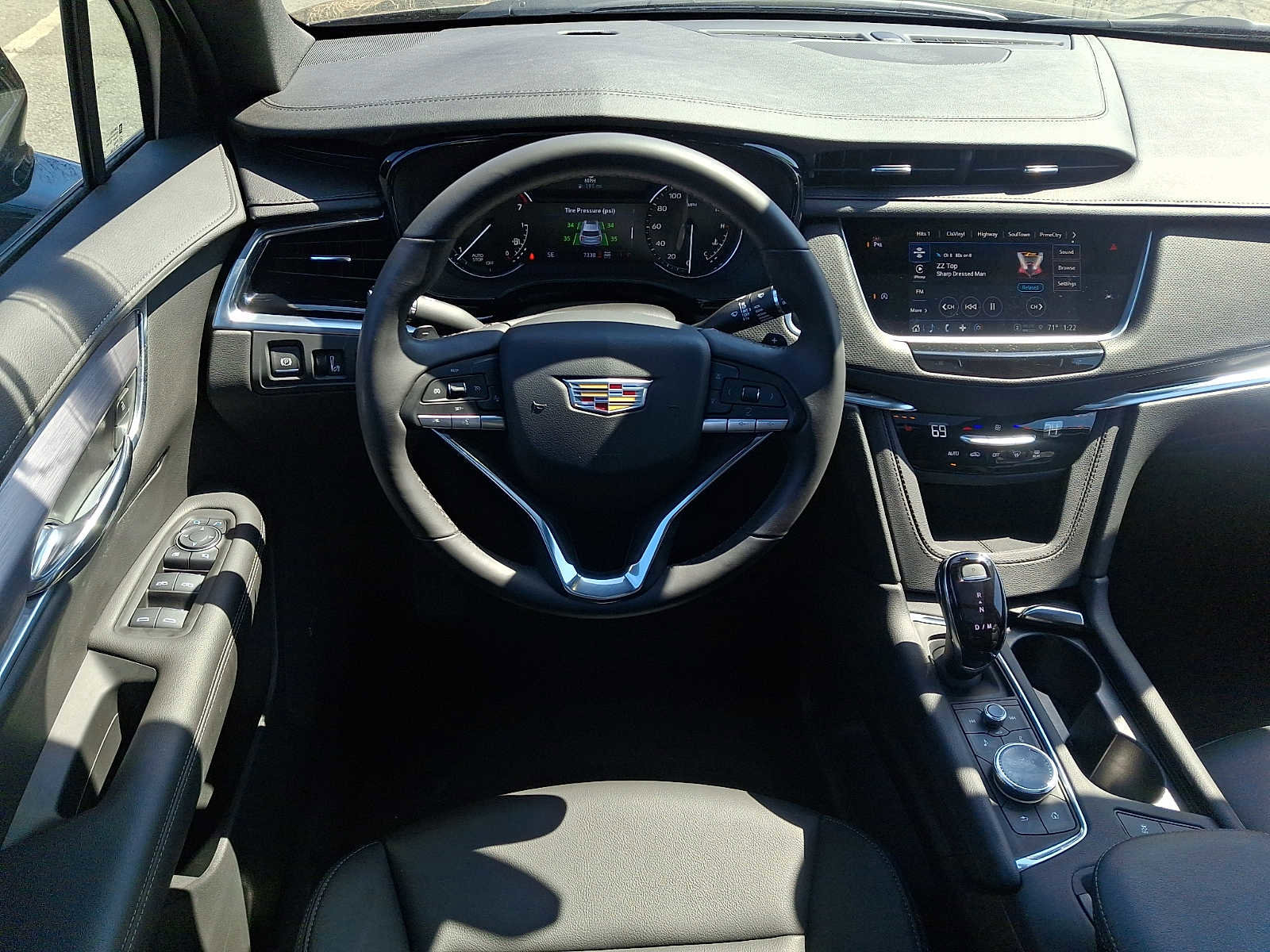 Used 2025 Cadillac XT6 Luxury AWD/4WD image 13