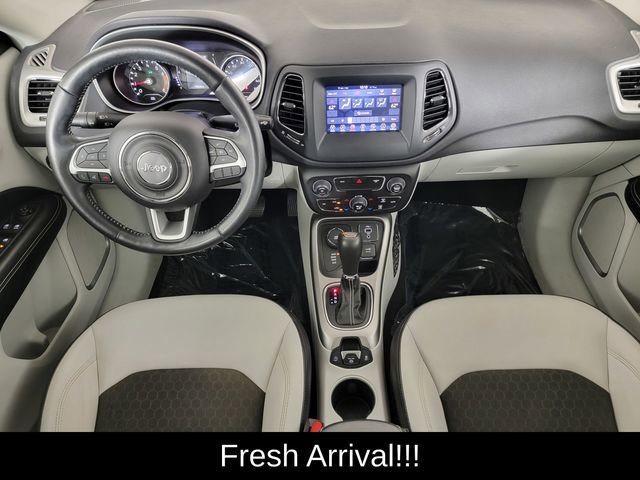 Used 2020 Jeep Compass Latitude w/ Cold Weather Group AWD/4WD image 19