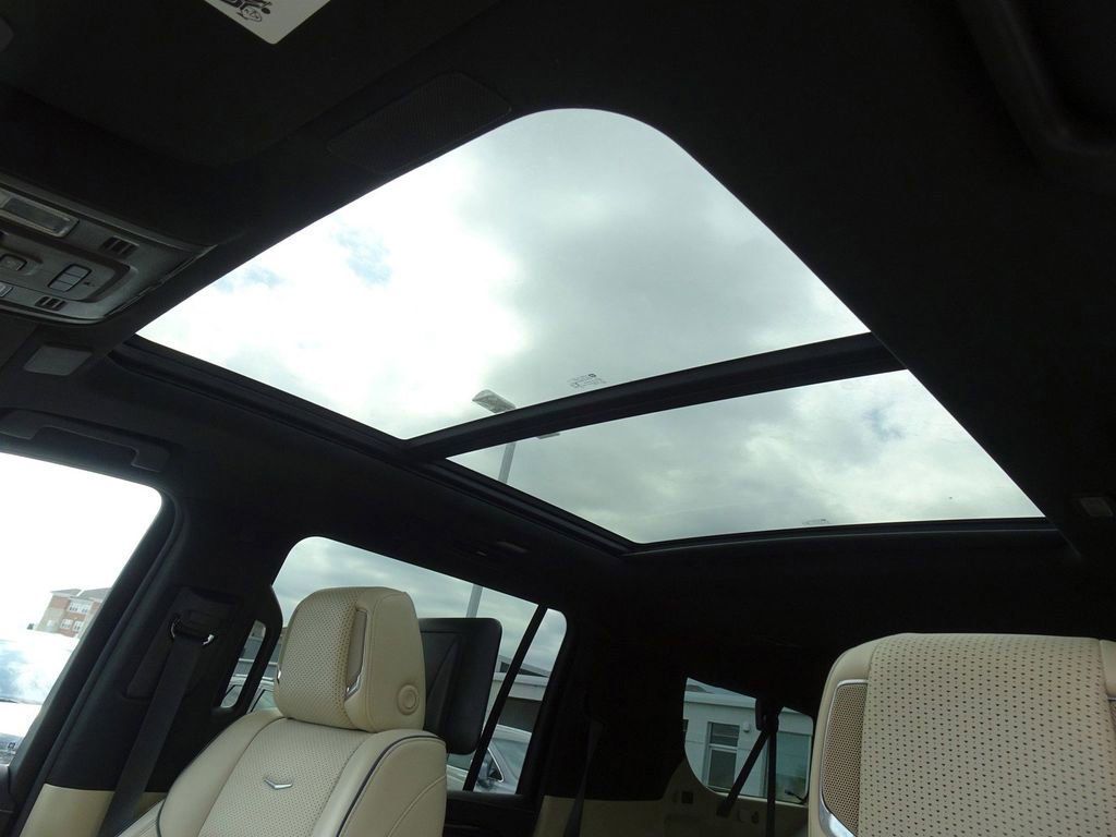 Used 2021 Cadillac Escalade ESV Premium Luxury AWD/4WD image 12