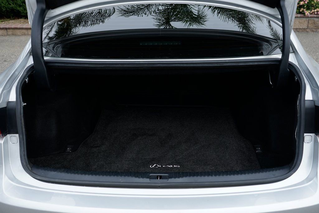 Used 2018 Lexus IS 300 AWD w/ Comfort Package image 8