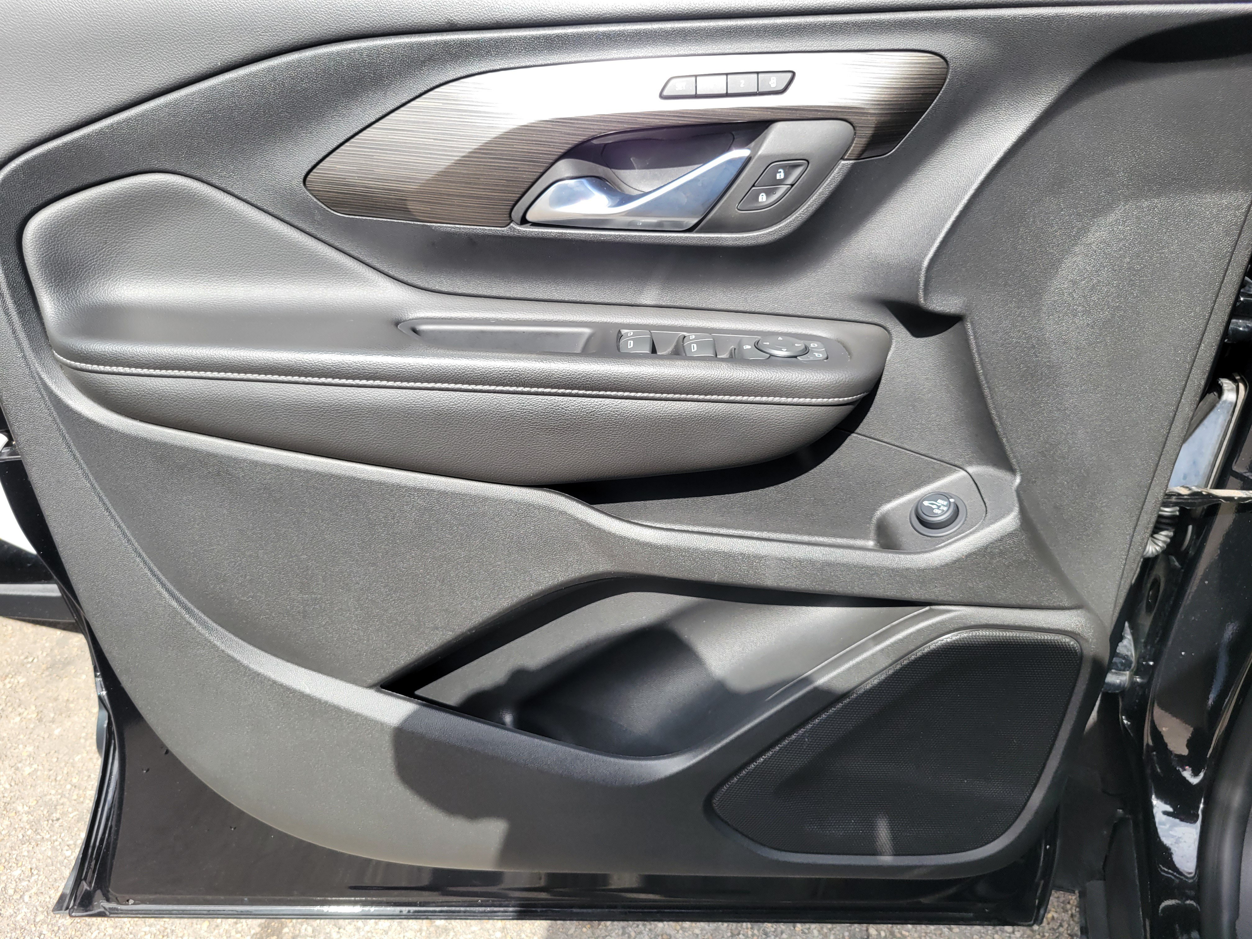 Used 2023 GMC Terrain SLT w/ Tech Package FWD image 25