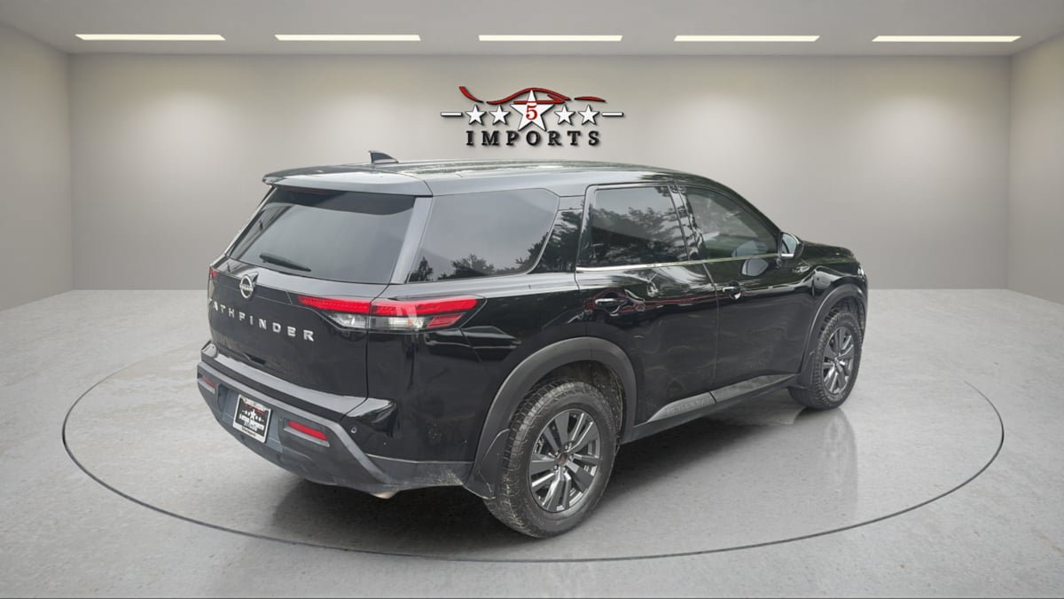 Used 2023 Nissan Pathfinder S w/ Cargo Package FWD image 5