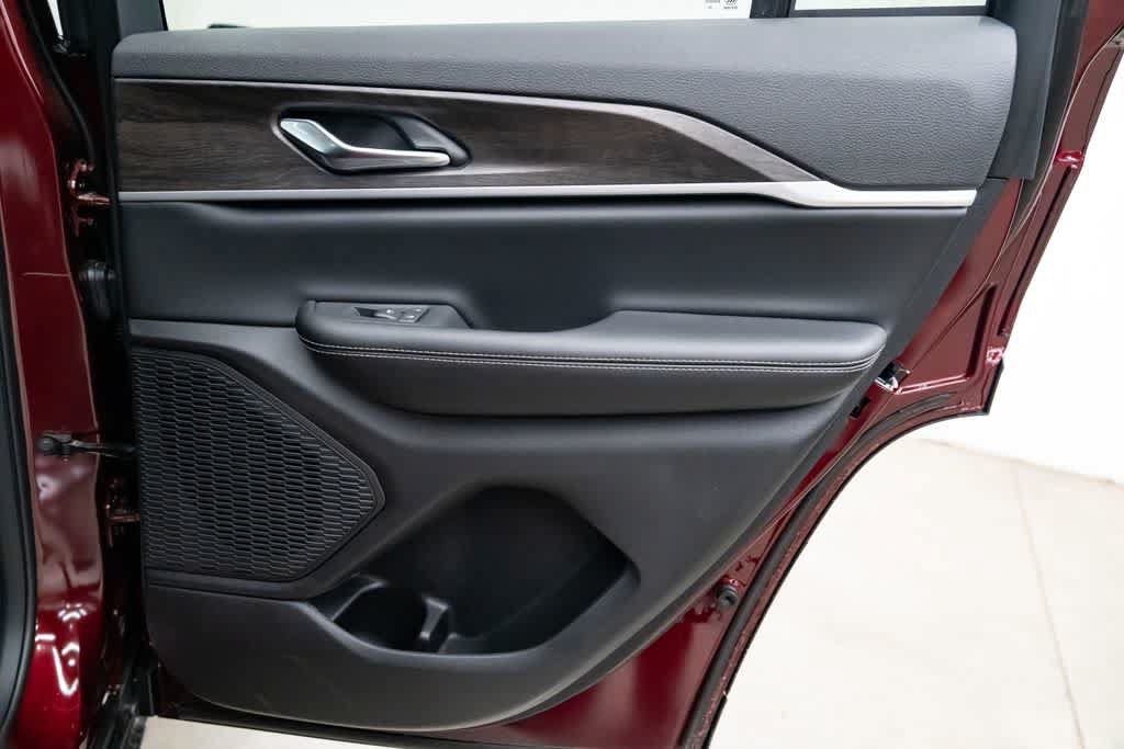 New 2026 Jeep Grand Cherokee Altitude AWD/4WD image 30
