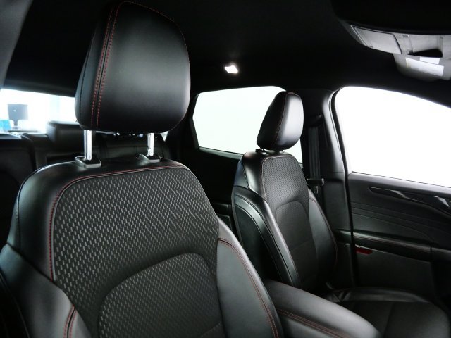 Certified 2025 Ford Escape ST-Line AWD/4WD image 11