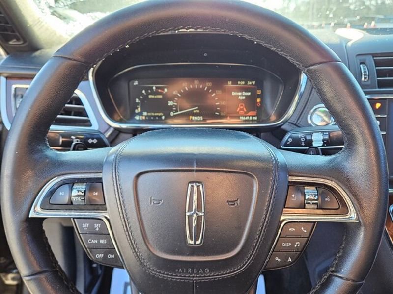 Used 2018 Lincoln Continental Premiere image 19