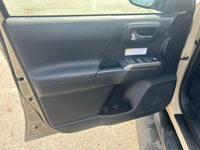 Used 2018 Toyota Tacoma TRD Off-Road image 10