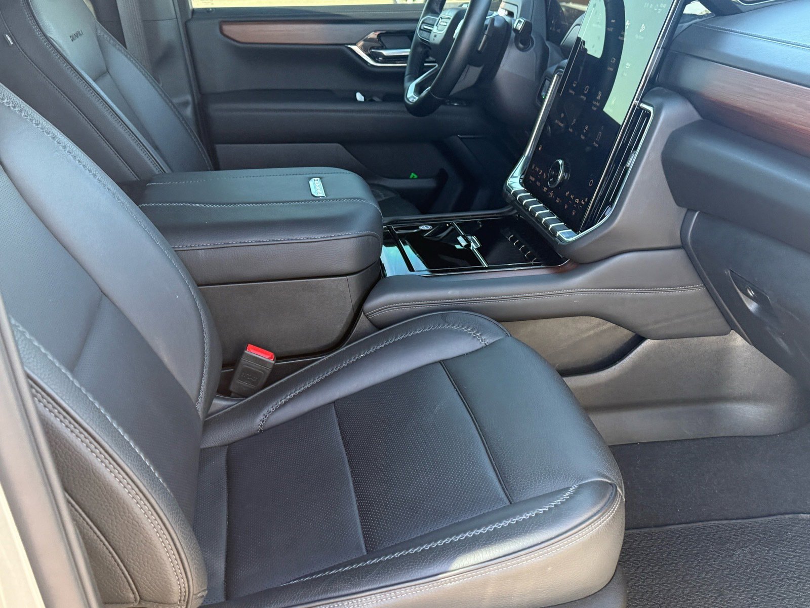 Used 2025 GMC Yukon Denali image 10