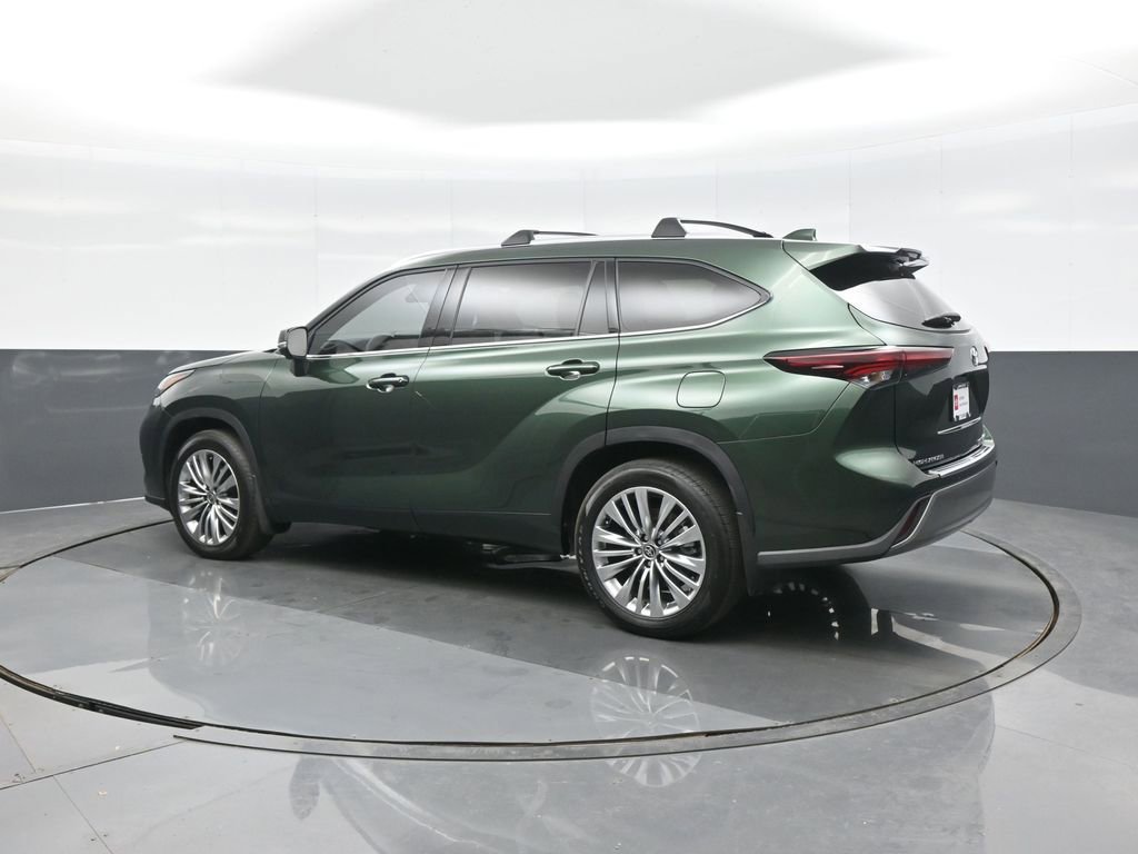 Certified 2025 Toyota Highlander Platinum image 7