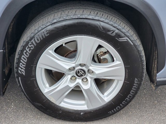 Used 2023 Toyota Highlander LE image 9