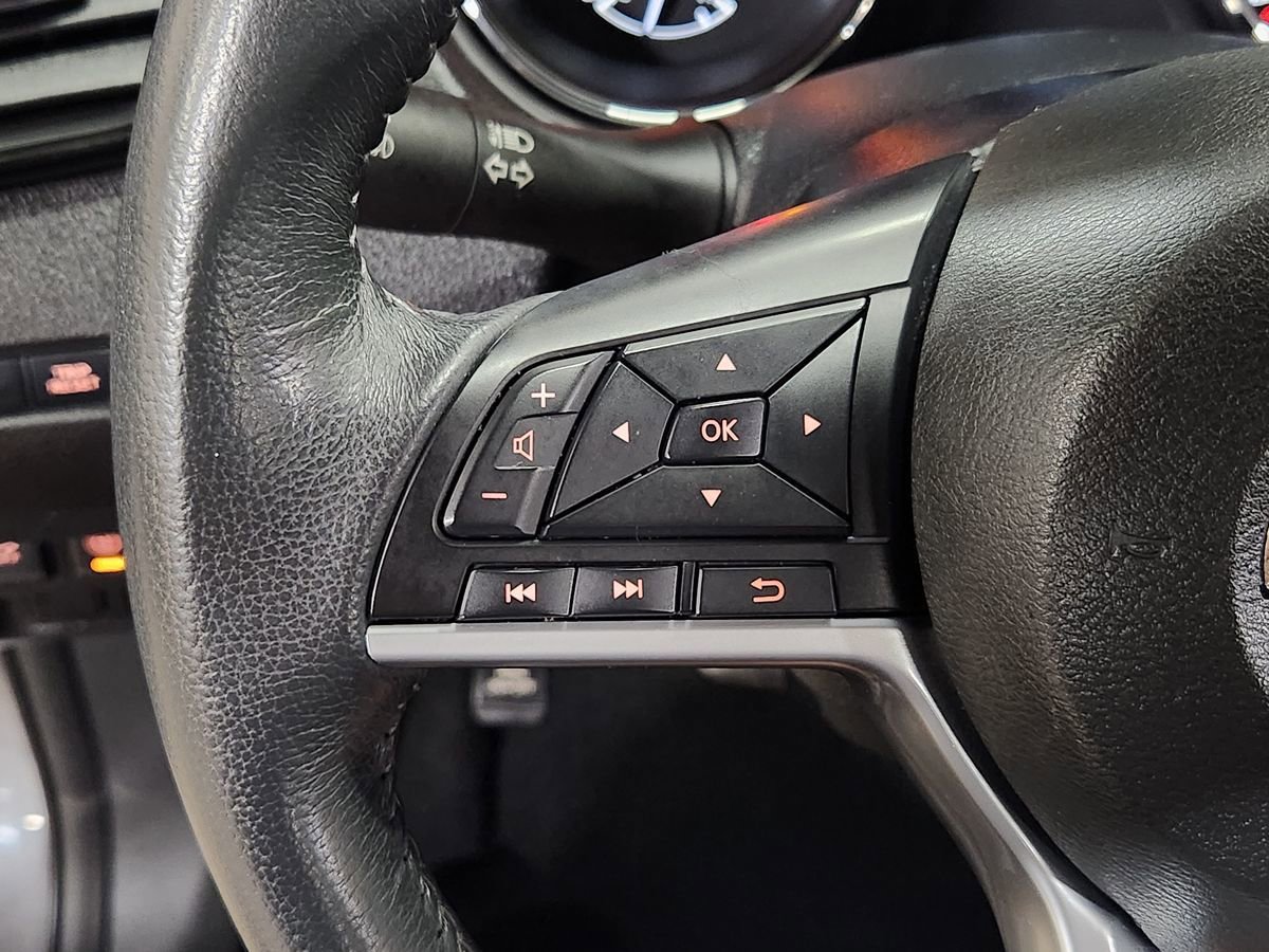Used 2017 Nissan Rogue SV w/ SV Family Package FWD image 46