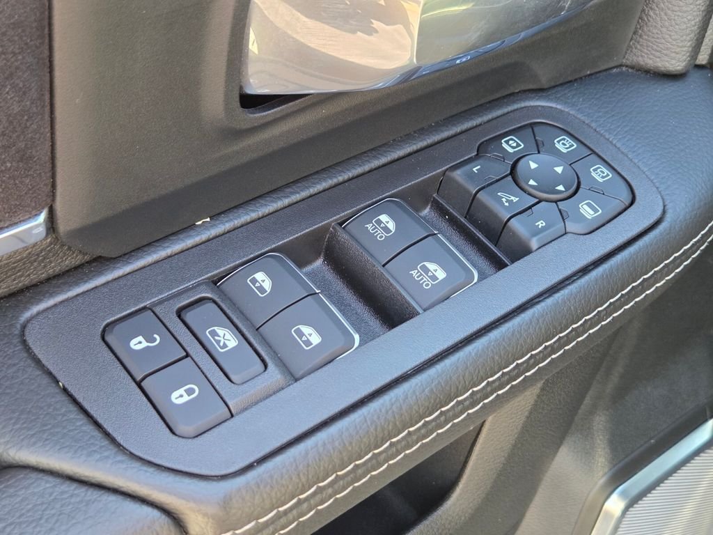 Used 2025 RAM 2500 Laramie AWD/4WD image 24