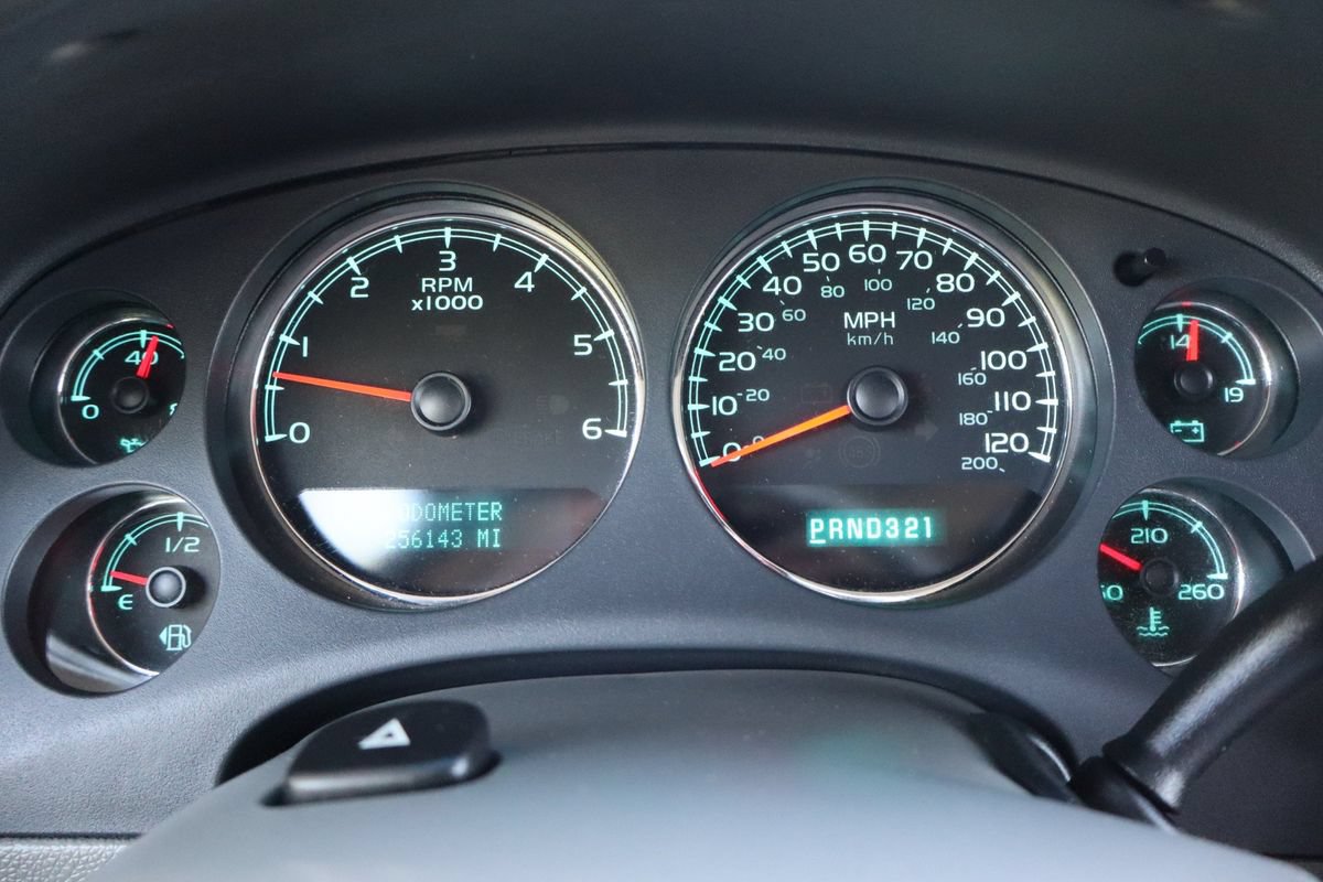 Used 2008 Chevrolet Suburban LT w/ LT Preferred Equipment Group AWD/4WD image 35