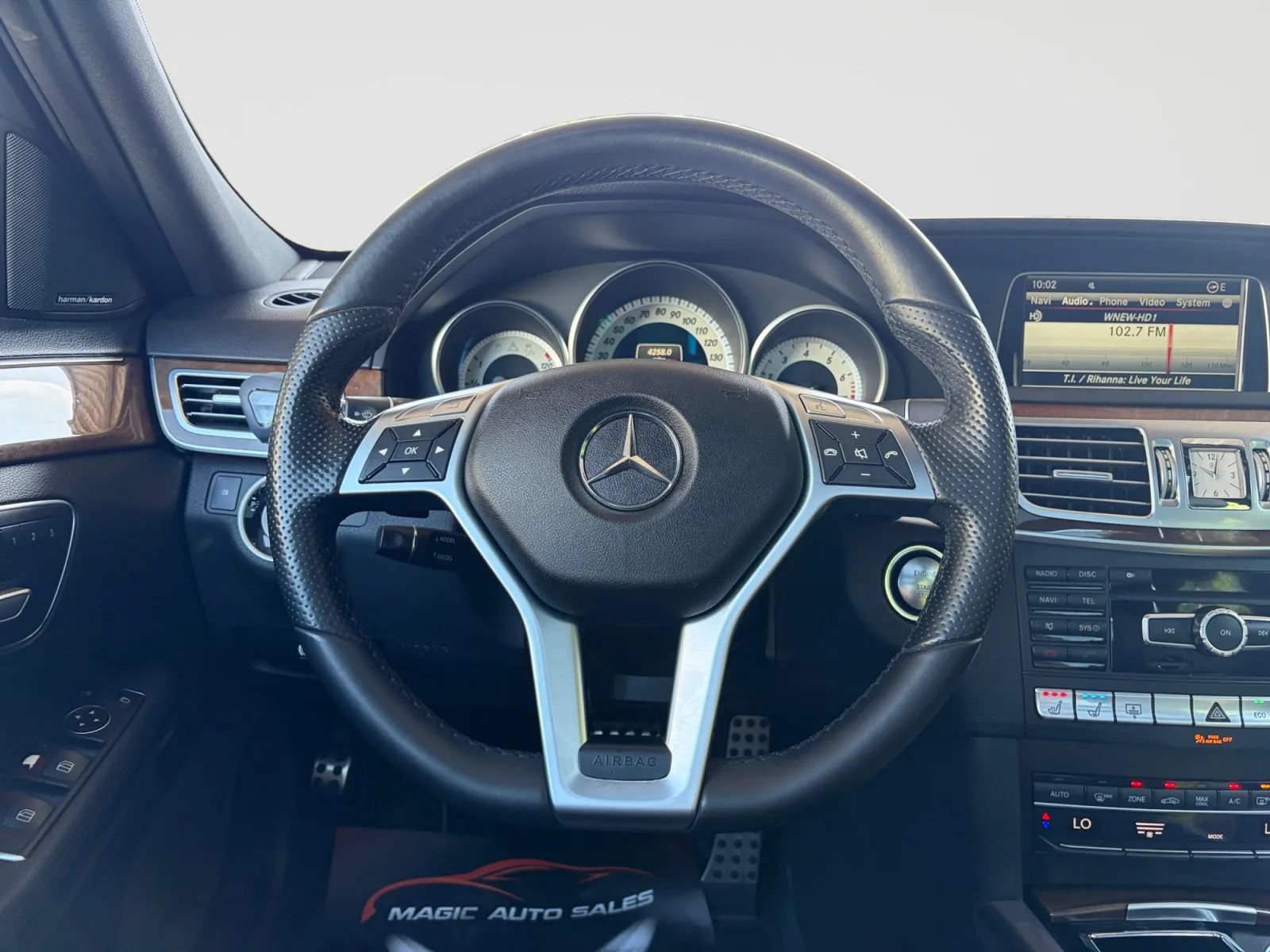 Used 2014 Mercedes-Benz E 550 4MATIC Sedan image 29