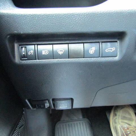 Used 2021 Toyota RAV4 XLE Premium image 17