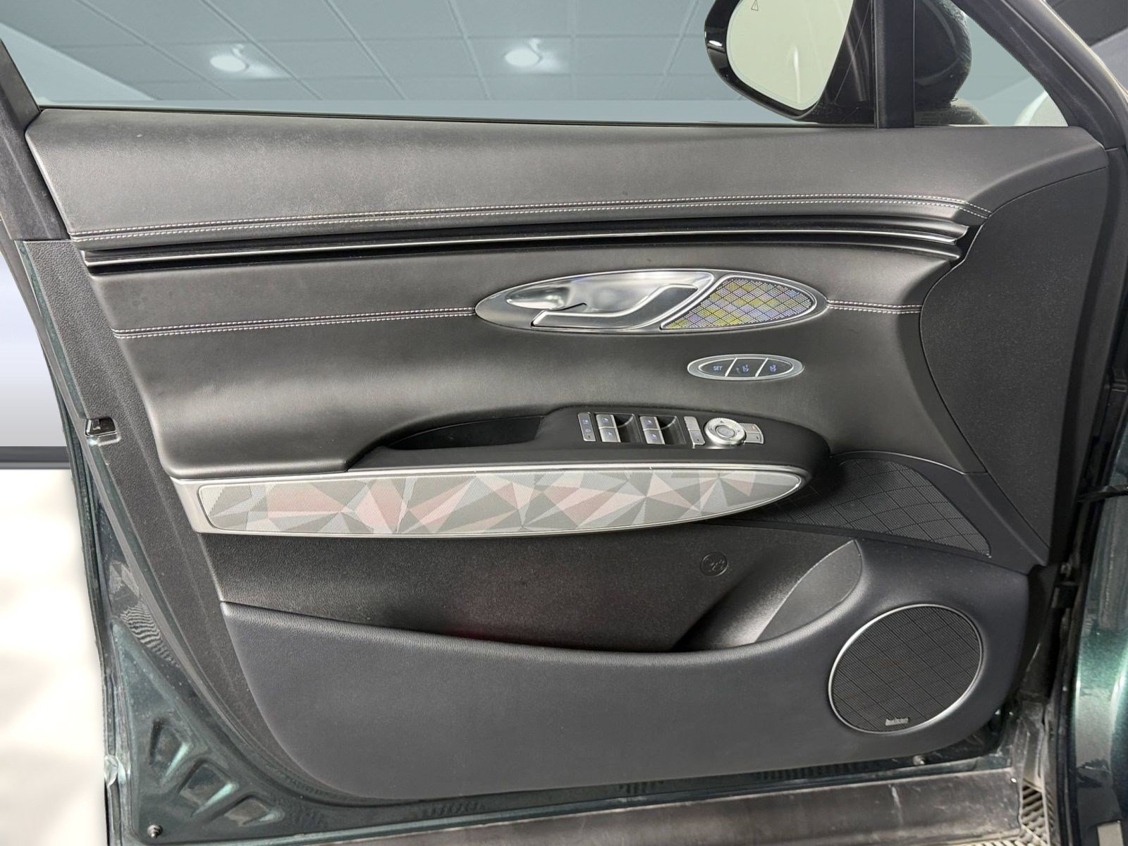 Used 2022 Genesis GV70 3.5T Sport w/ Sport Advanced Package AWD/4WD image 13