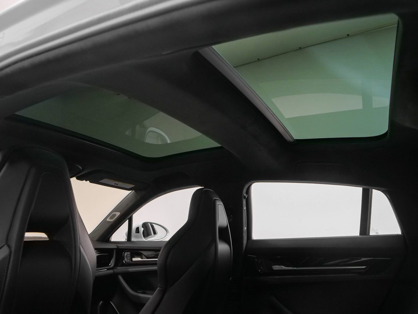 Certified 2025 Porsche Panamera Turbo image 61