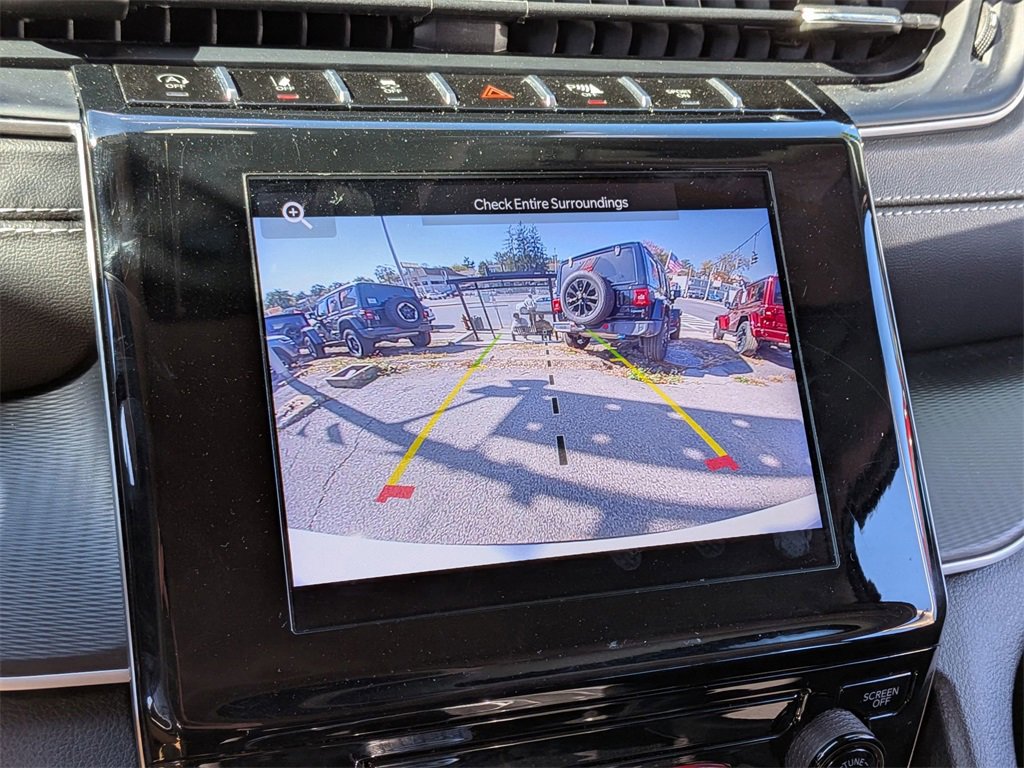 Used 2024 Jeep Grand Cherokee L Laredo image 17