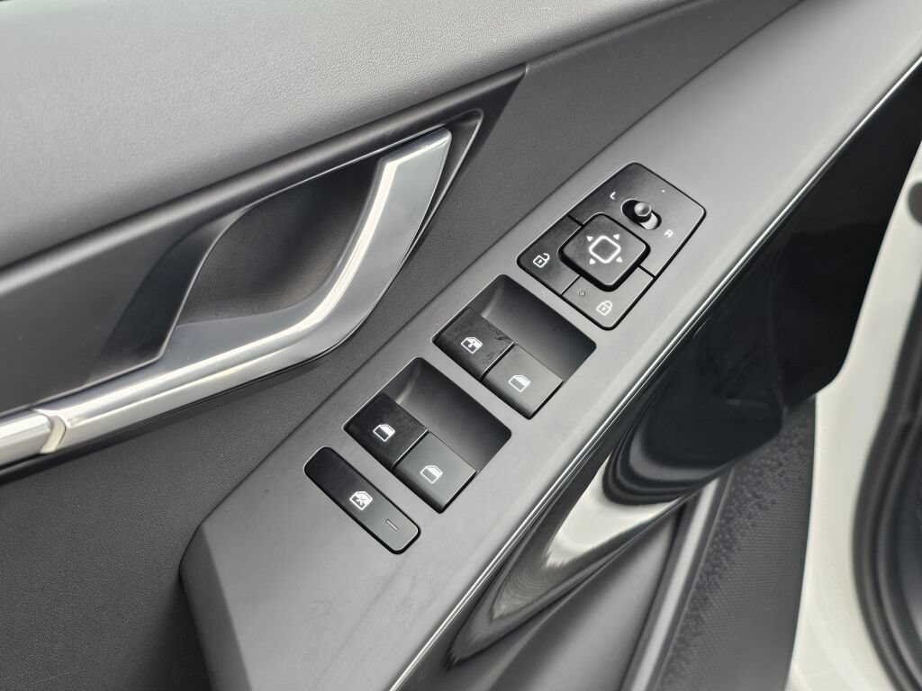 Certified 2023 Kia Niro Wind w/ Wind Preserve Package FWD image 35