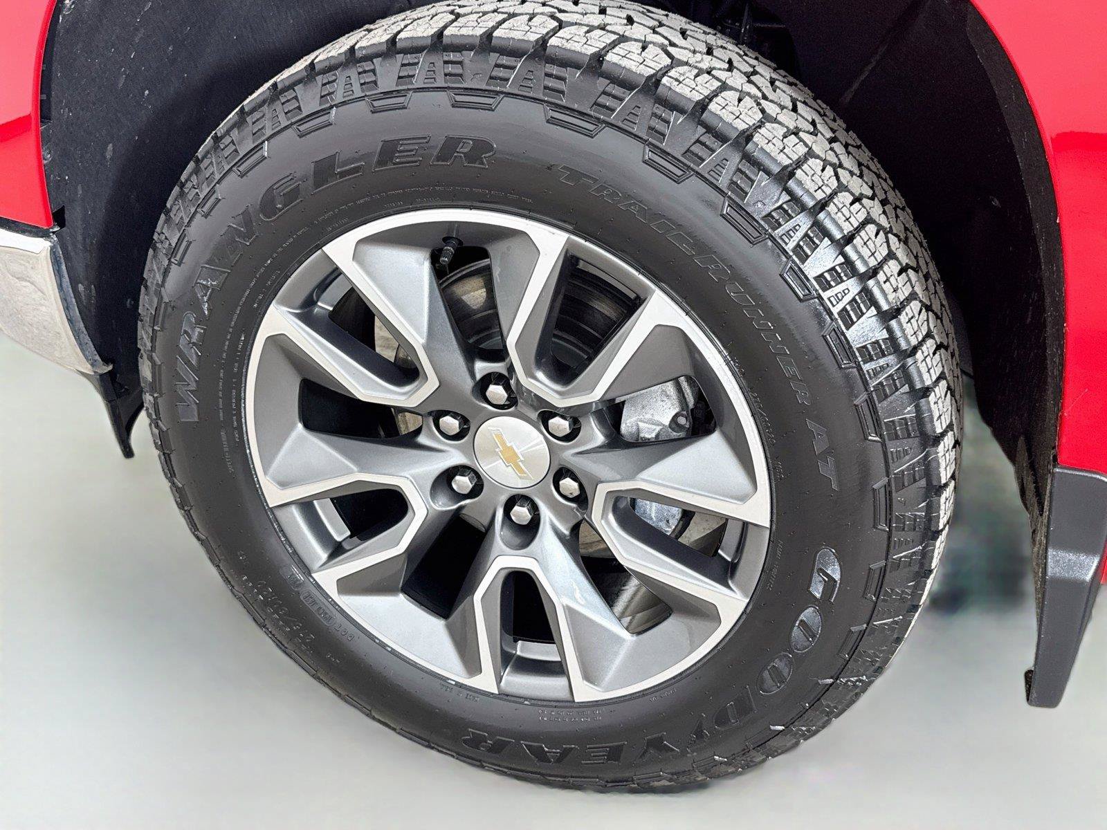 Used 2024 Chevrolet Silverado 1500 LT AWD/4WD image 32