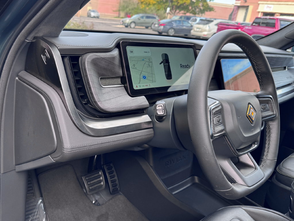 Used 2025 Rivian R1S Adventure Dual AWD/4WD image 21