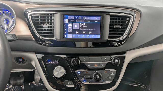 Used 2023 Chrysler Voyager LX image 28