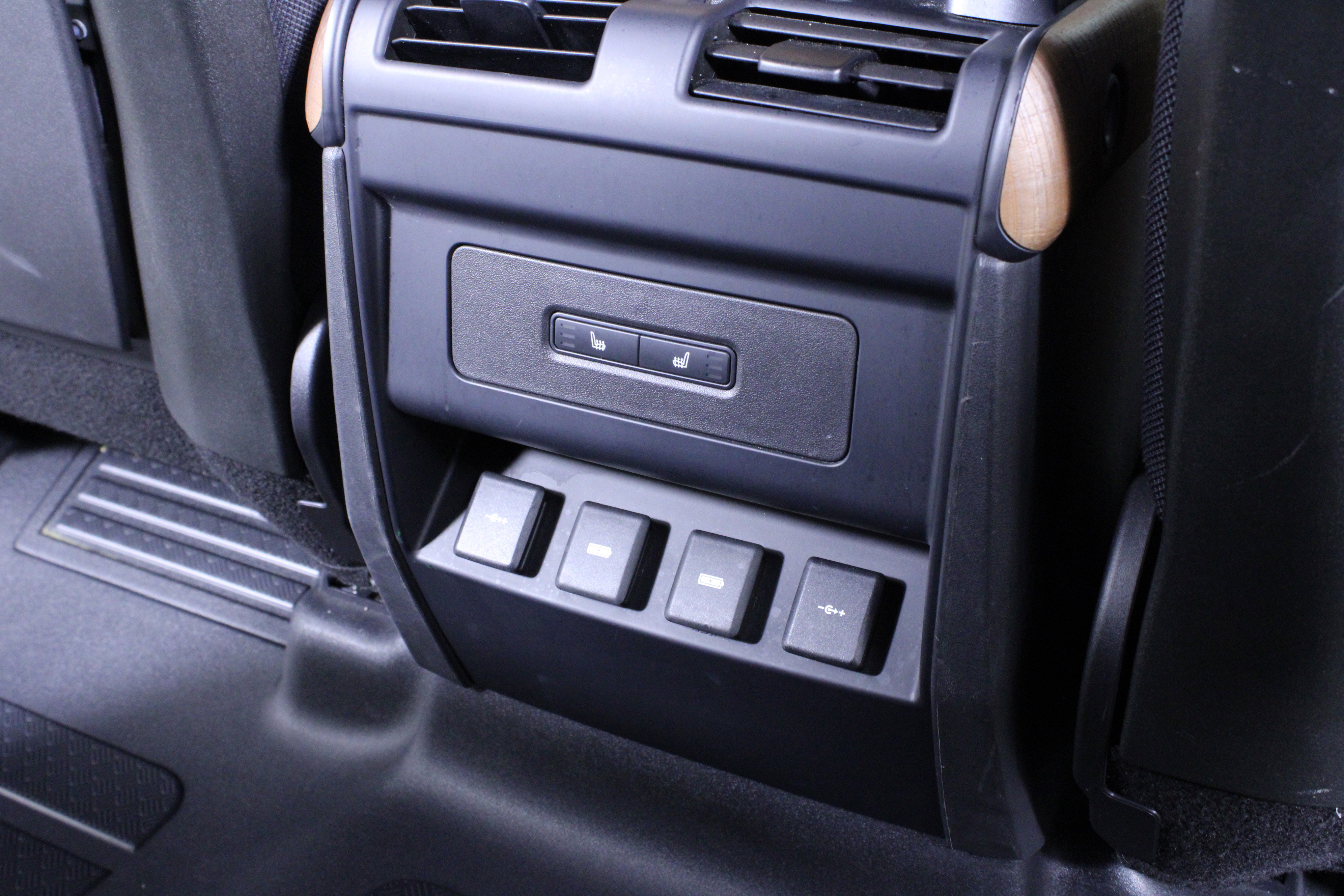 Used 2020 Land Rover Defender 110 X image 18