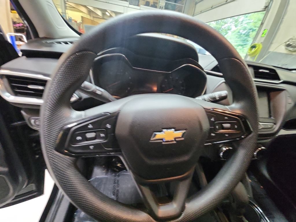 Used 2023 Chevrolet TrailBlazer LT FWD image 17