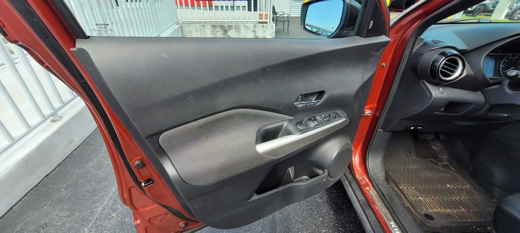 Used 2018 Nissan Kicks SV w/ Interior Electronics Package FWD image 8