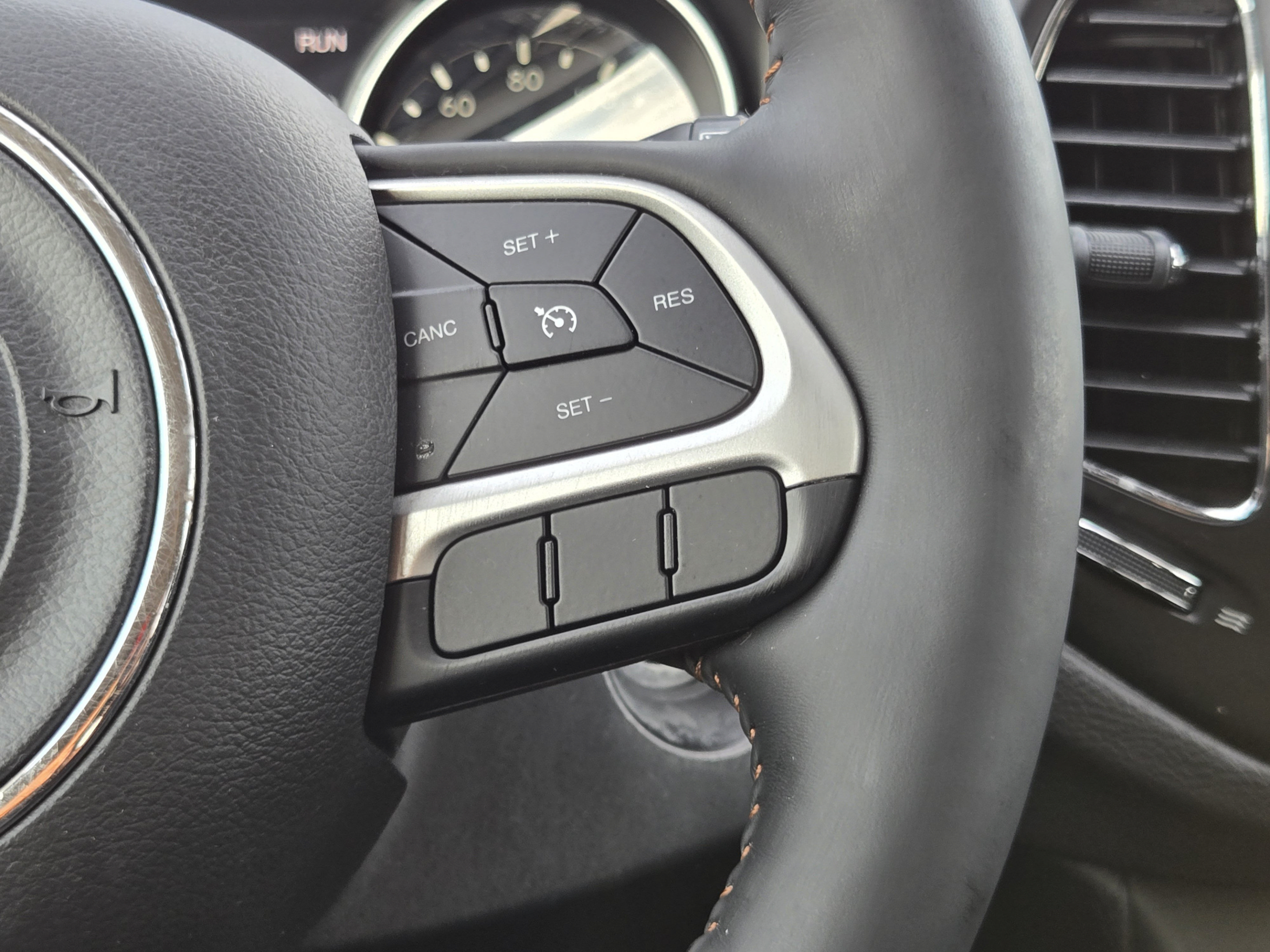 Used 2018 Jeep Compass Latitude FWD image 25